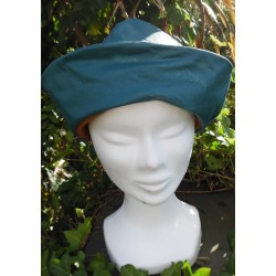Chapeau de pluie bleu