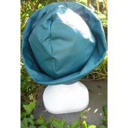 Chapeau de pluie bleu